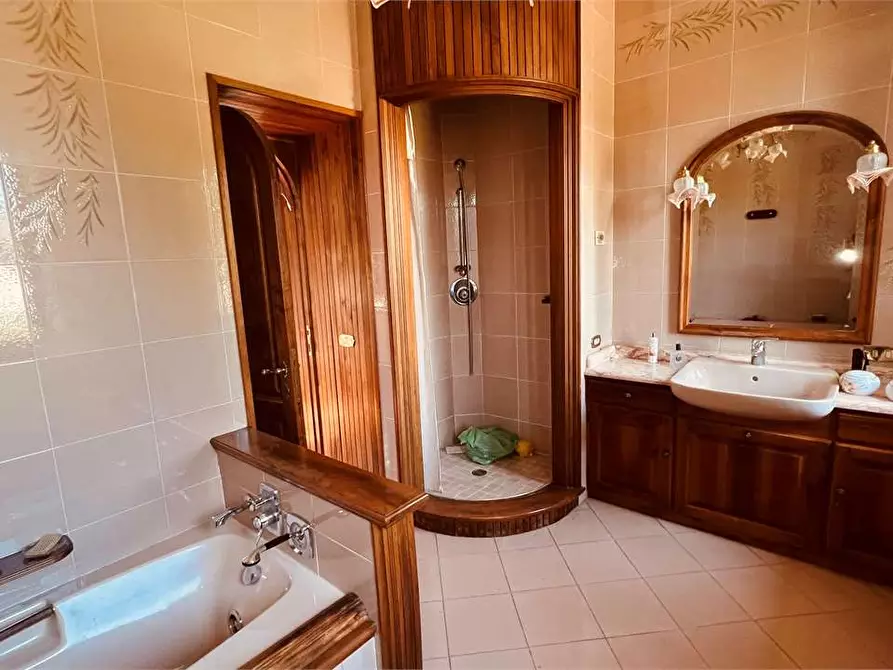 Immagine 14 di Villa in vendita  in San Marco a Lucca