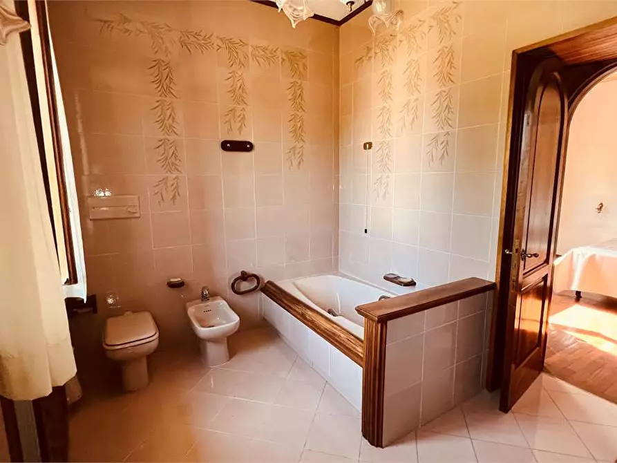 Immagine 15 di Villa in vendita  in San Marco a Lucca