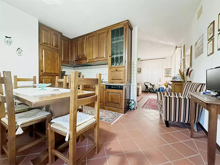 Immagine 6 di Porzione di casa in vendita  in Lappato  a Capannori