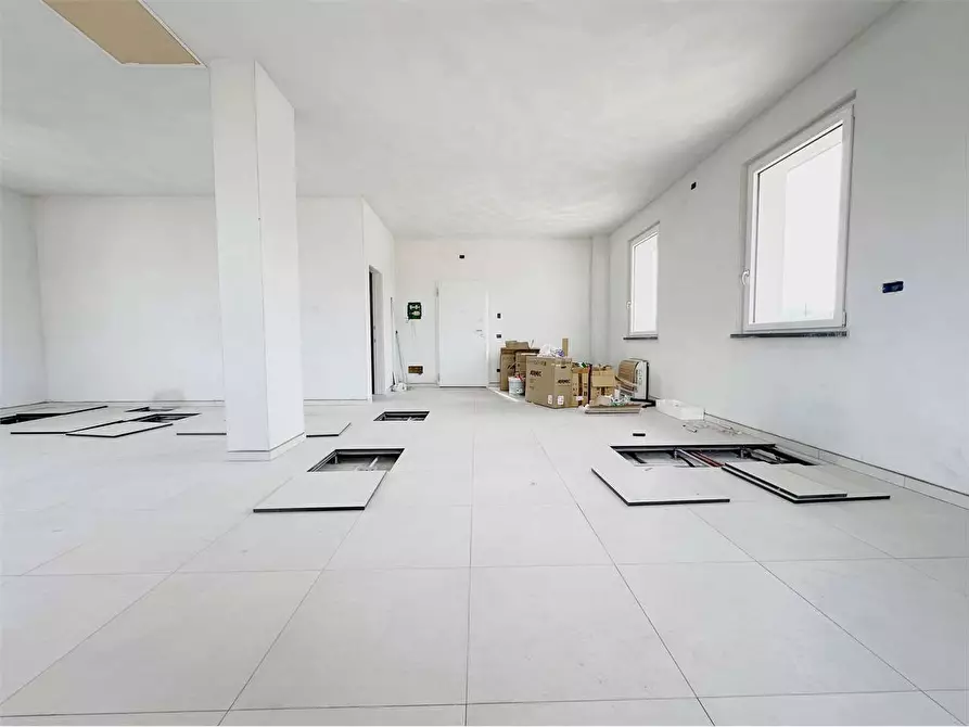 Immagine 3 di Ufficio in affitto  in Lunata  a Capannori