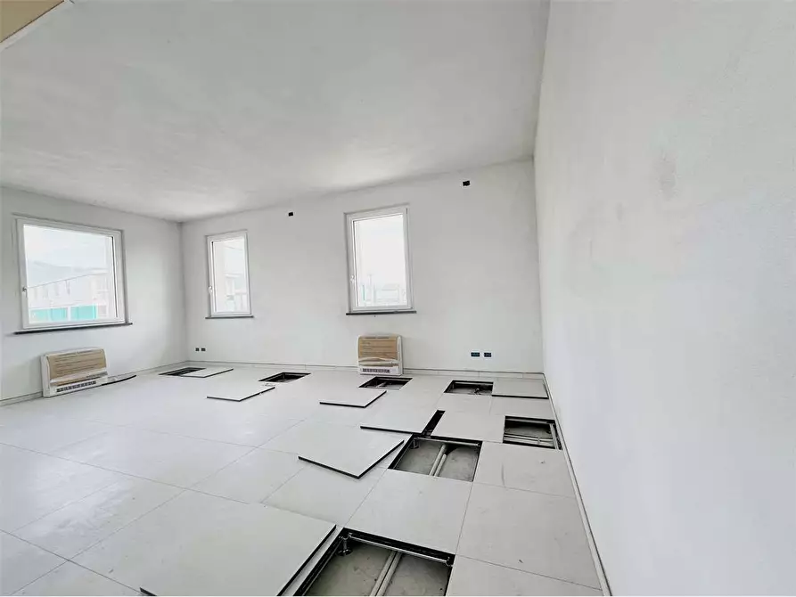 Immagine 4 di Ufficio in affitto  in Lunata  a Capannori