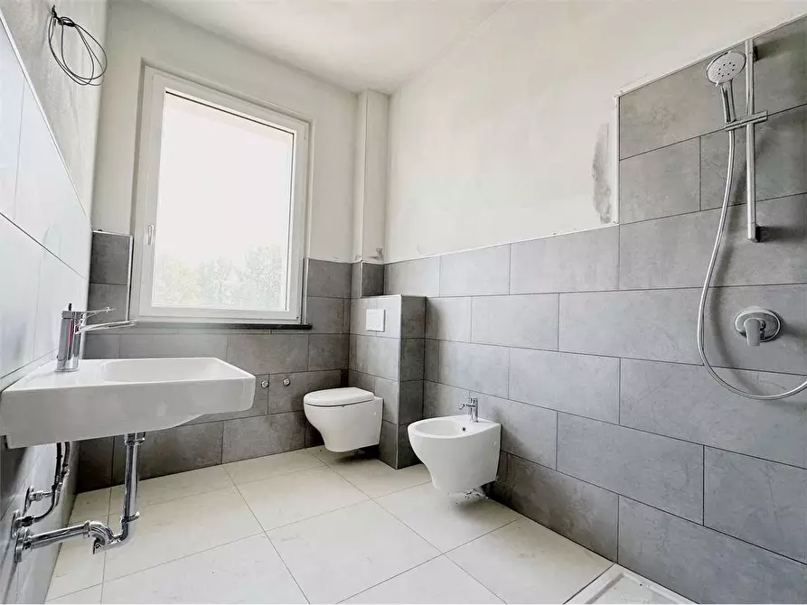 Immagine 5 di Ufficio in affitto  in Lunata  a Capannori