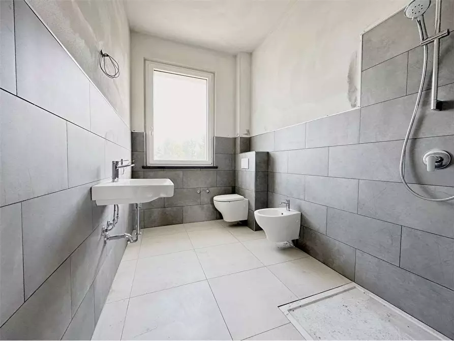 Immagine 6 di Ufficio in affitto  in Lunata  a Capannori