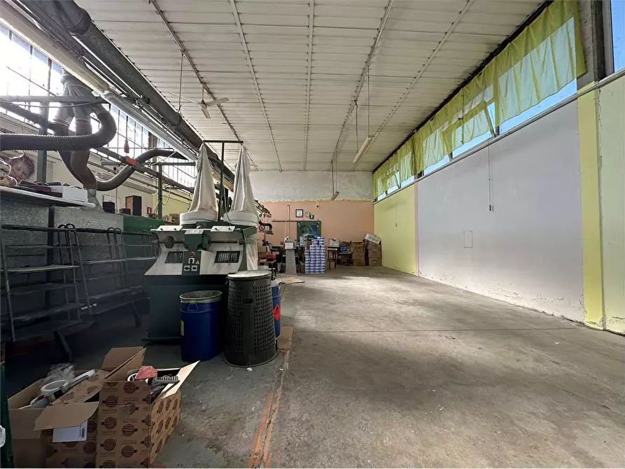 Immagine 3 di Capannone industriale in vendita  in marlia  a Capannori