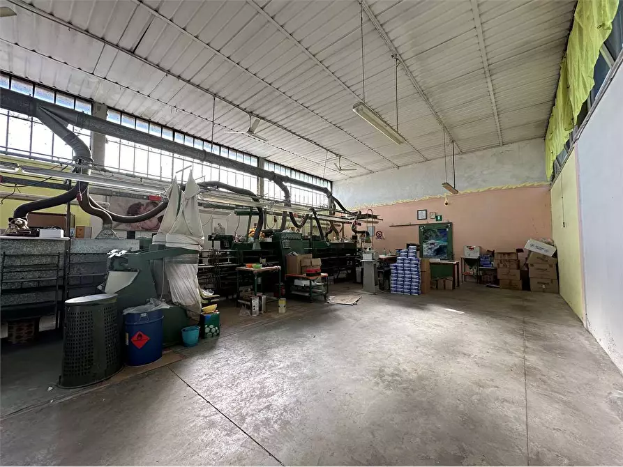 Immagine 2 di Capannone industriale in vendita  in marlia  a Capannori