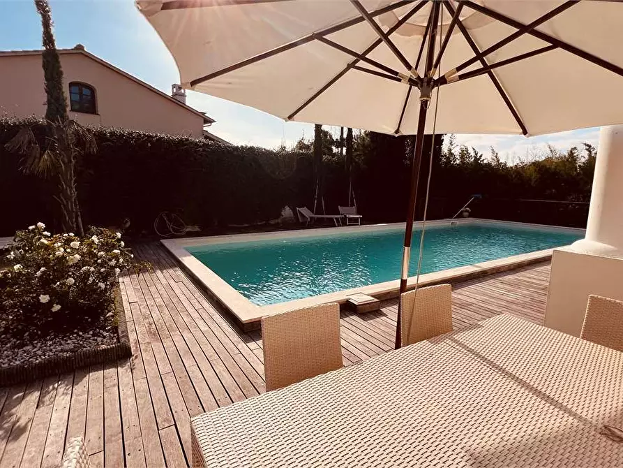 Immagine 3 di Villa in vendita  in monte san quirico a Lucca