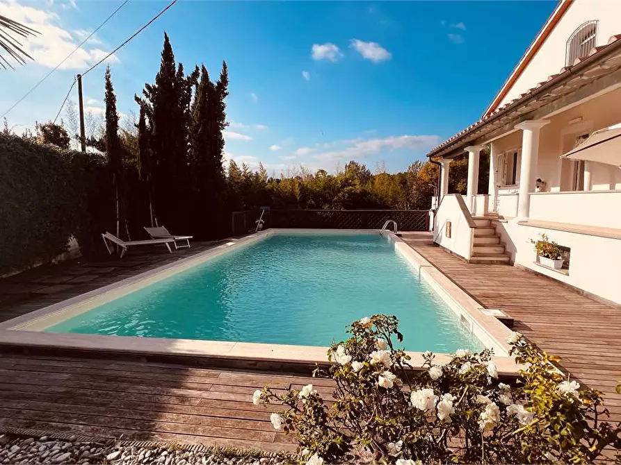 Immagine 2 di Villa in vendita  in monte san quirico a Lucca