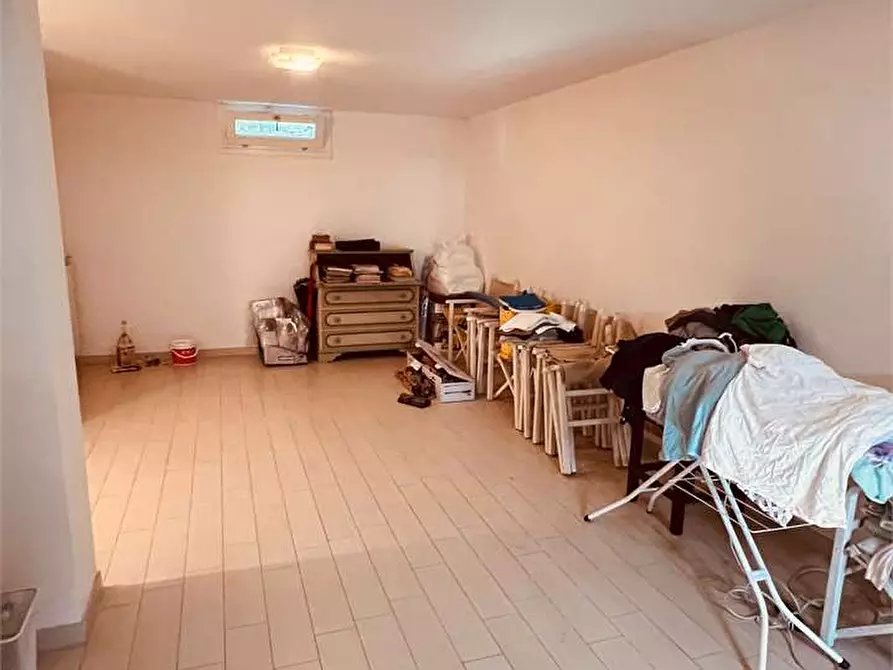 Immagine 24 di Villa in vendita  in monte san quirico a Lucca