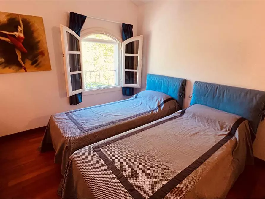 Immagine 21 di Villa in vendita  in monte san quirico a Lucca