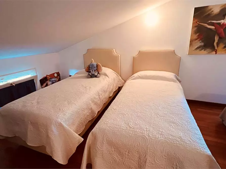 Immagine 22 di Villa in vendita  in monte san quirico a Lucca