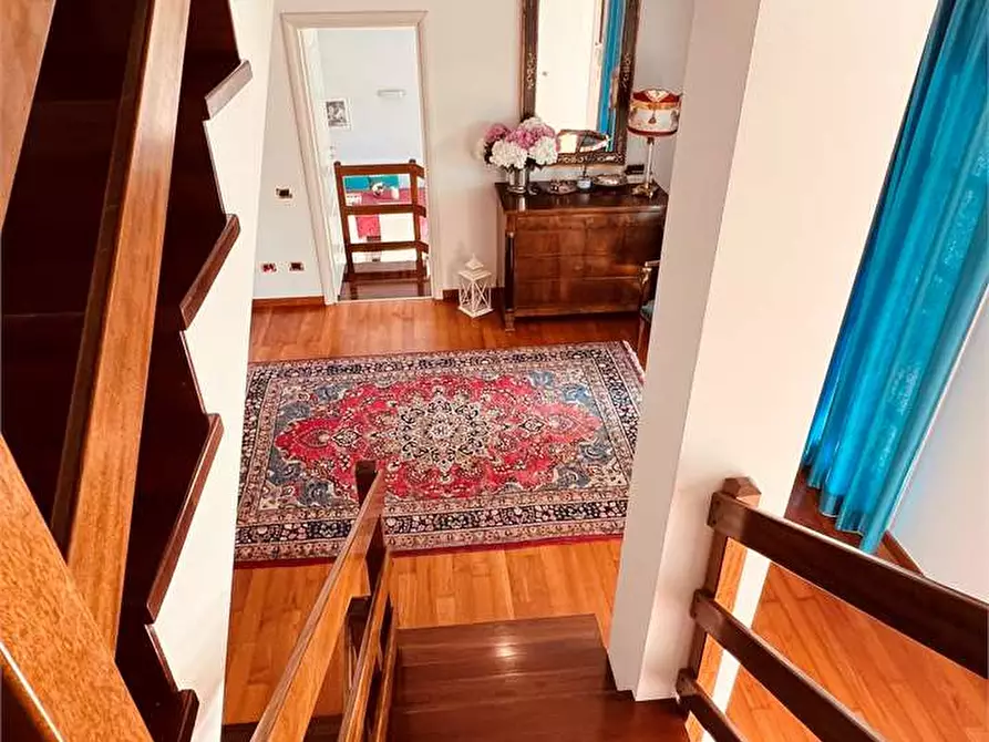 Immagine 17 di Villa in vendita  in monte san quirico a Lucca