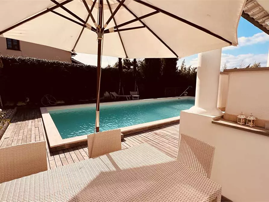 Immagine 6 di Villa in vendita  in monte san quirico a Lucca