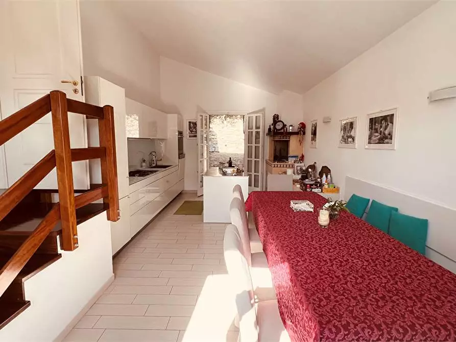 Immagine 12 di Villa in vendita  in monte san quirico a Lucca