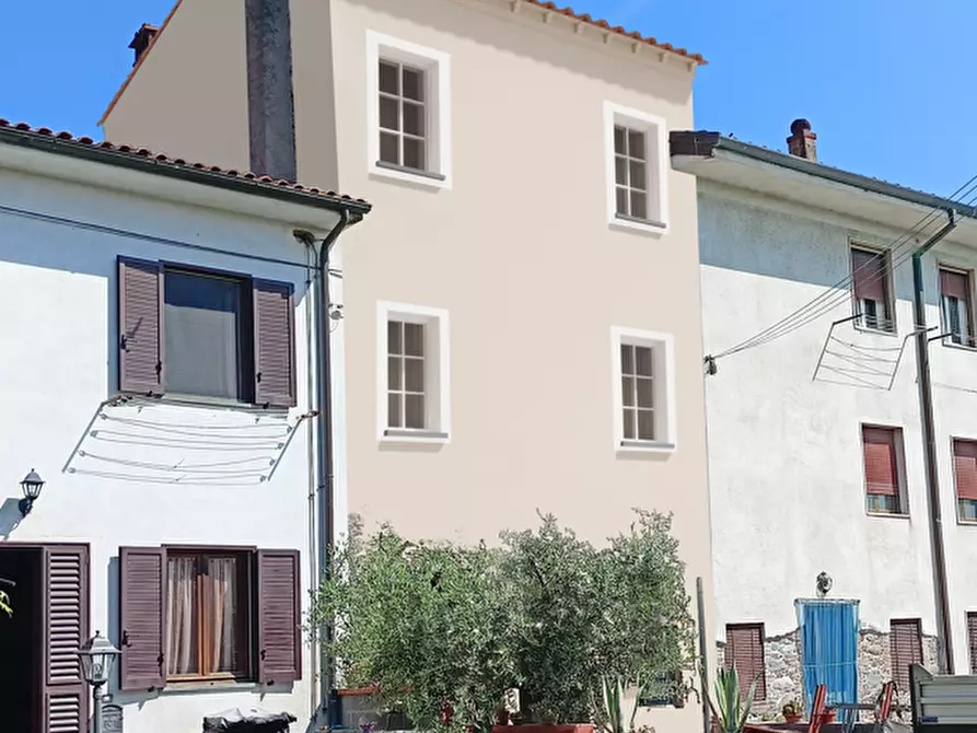 Immagine 1 di Porzione di casa in vendita  in via delle ville  493 a Capannori
