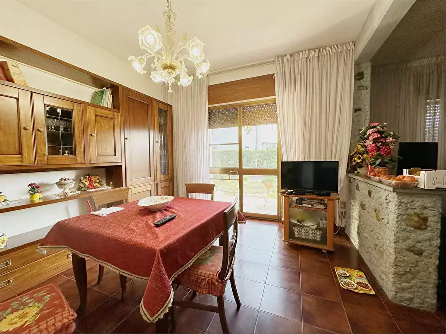 Immagine 18 di Villa in vendita  in Lammari  a Capannori