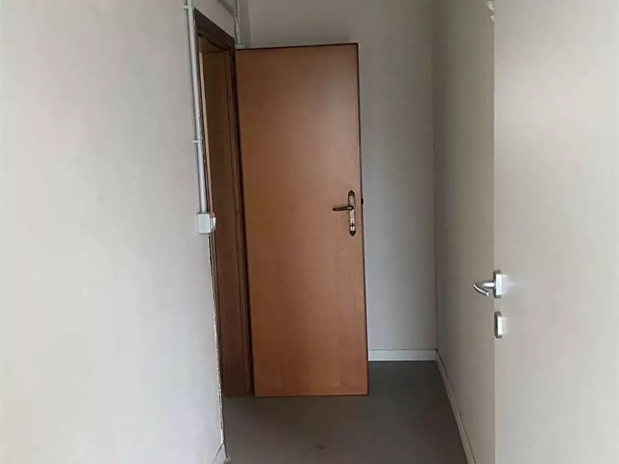 Immagine 16 di Laboratorio in affitto  in via delle ville  493 a Capannori