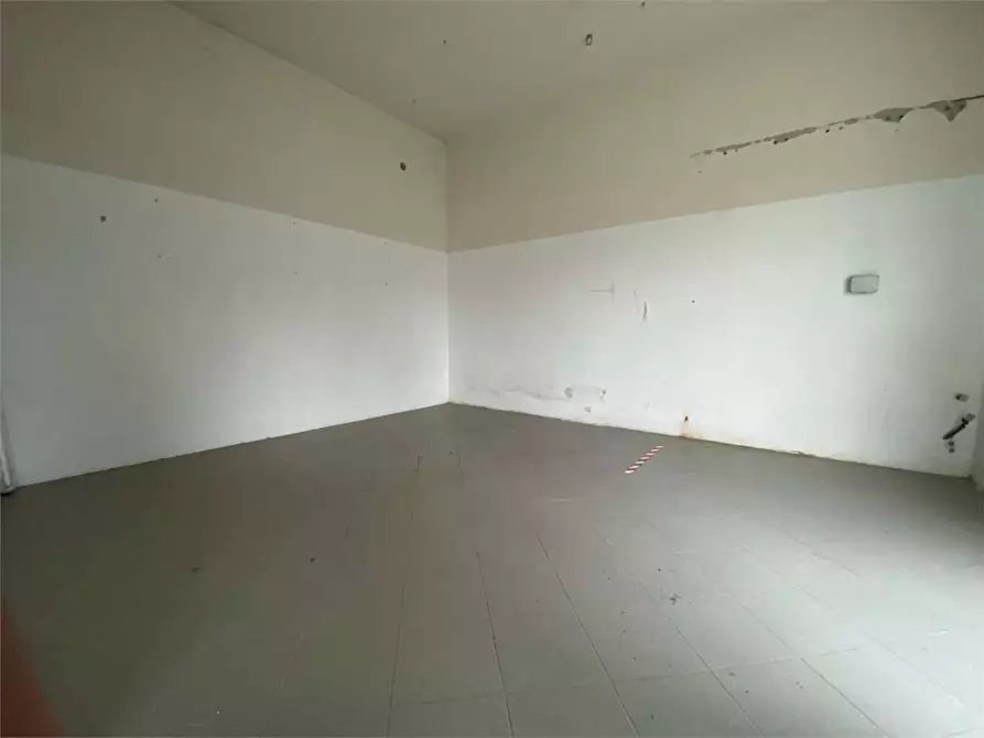 Immagine 22 di Laboratorio in affitto  in via delle ville  493 a Capannori