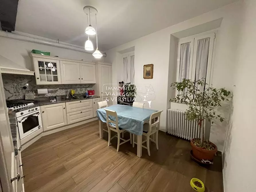 Immagine 17 di Appartamento in vendita  in Piazza san Michele a Lucca