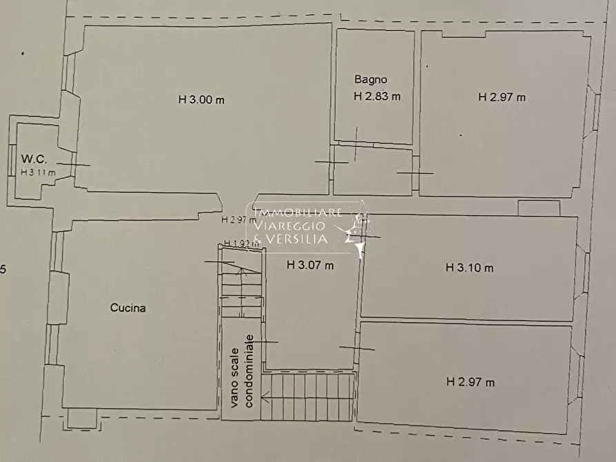 Immagine 19 di Appartamento in vendita  in Piazza san Michele a Lucca