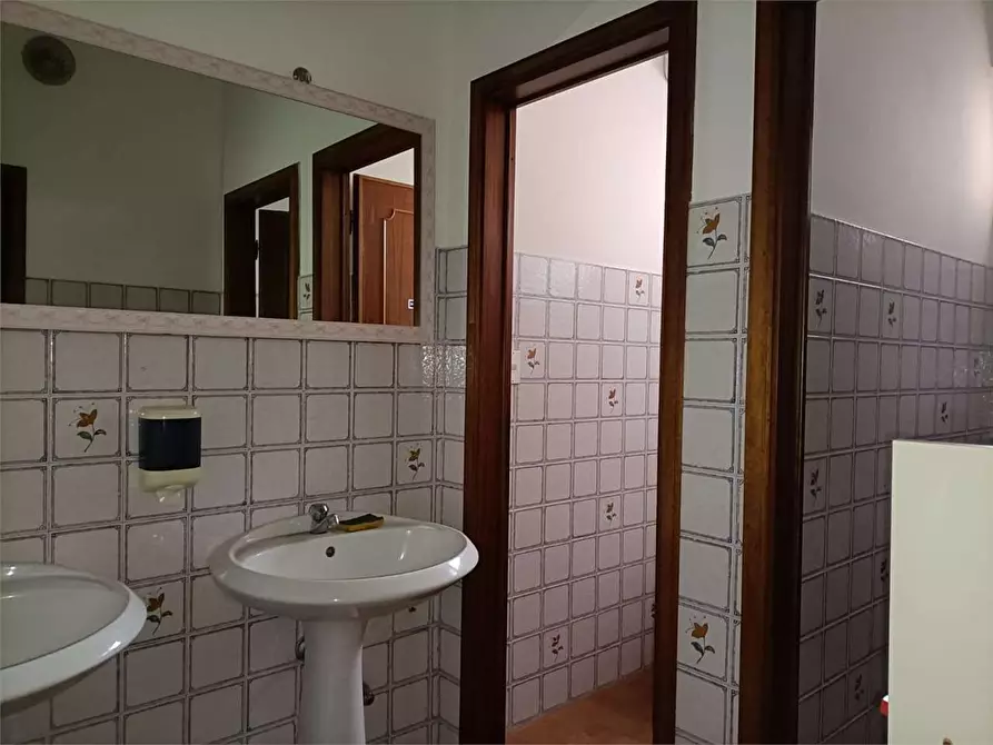 Immagine 9 di Ufficio in vendita  a Capannori