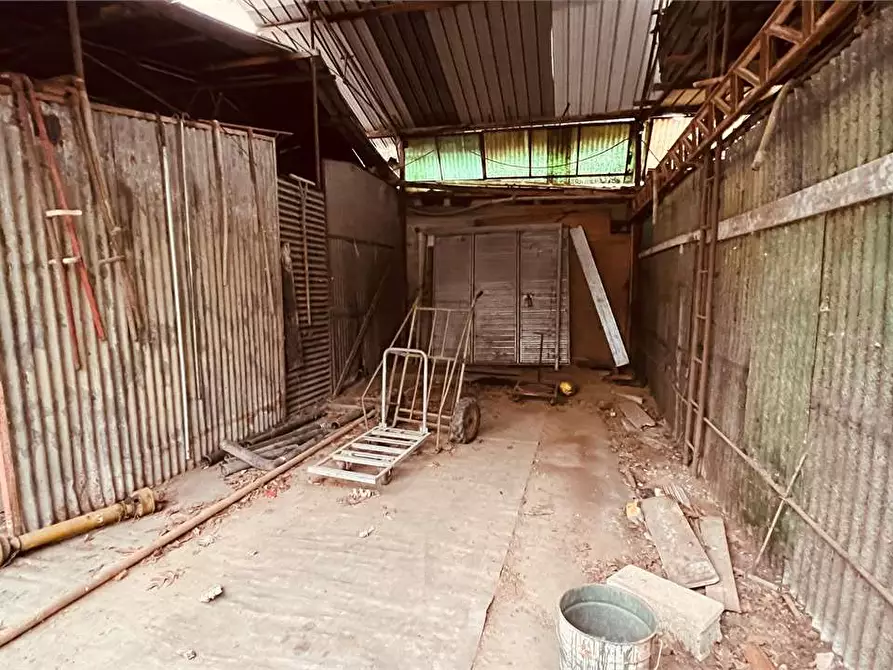 Immagine 9 di Capannone industriale in vendita  a Capannori