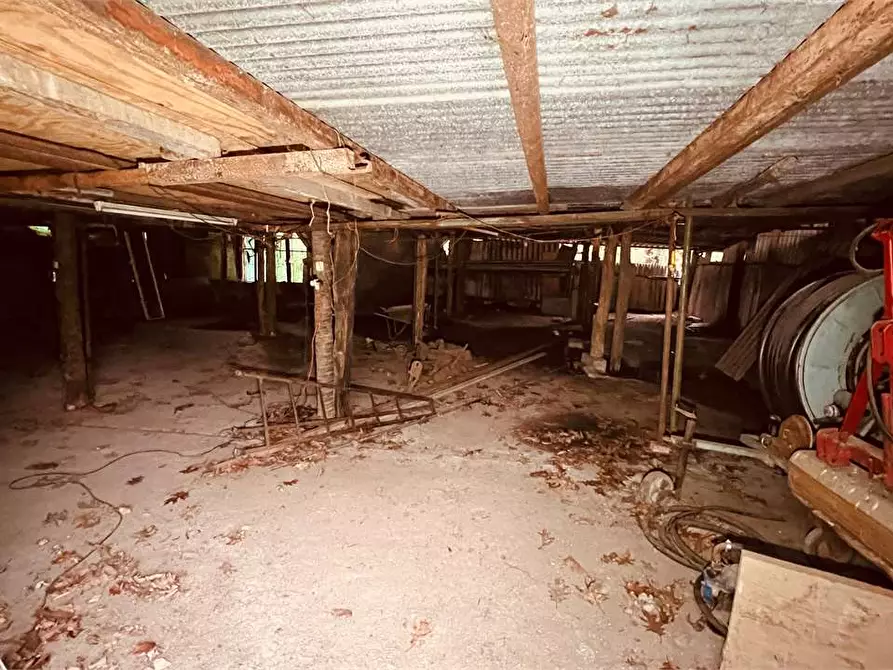 Immagine 10 di Capannone industriale in vendita  a Capannori