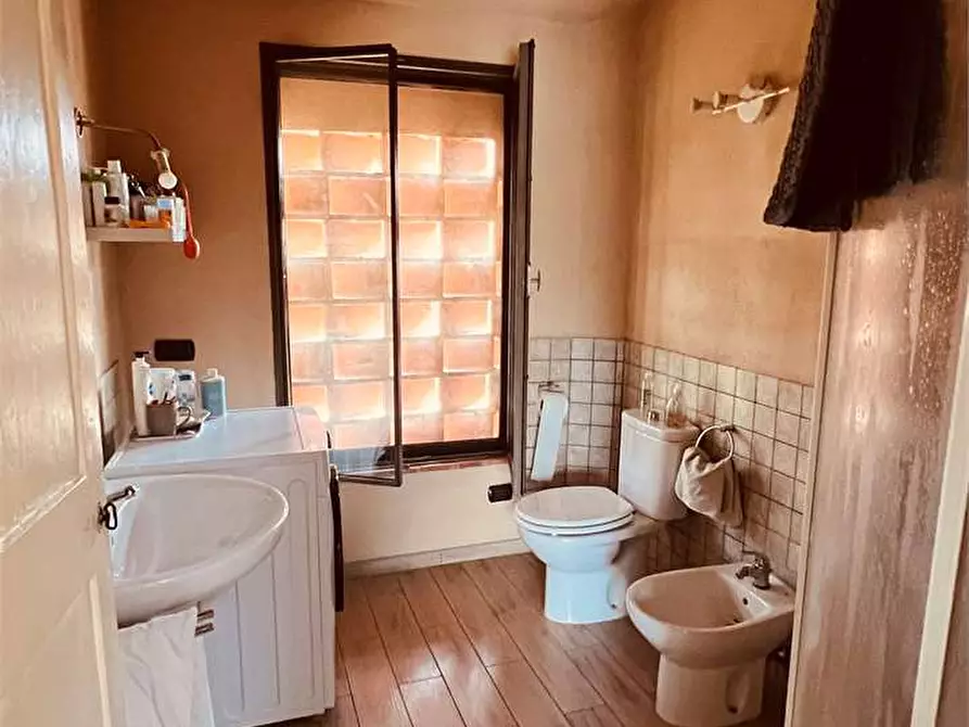 Immagine 12 di Villa in vendita  a Capannori