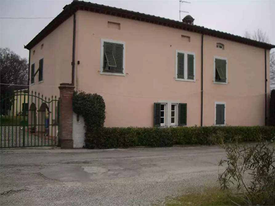 Immagine 2 di Villa in vendita  a Capannori