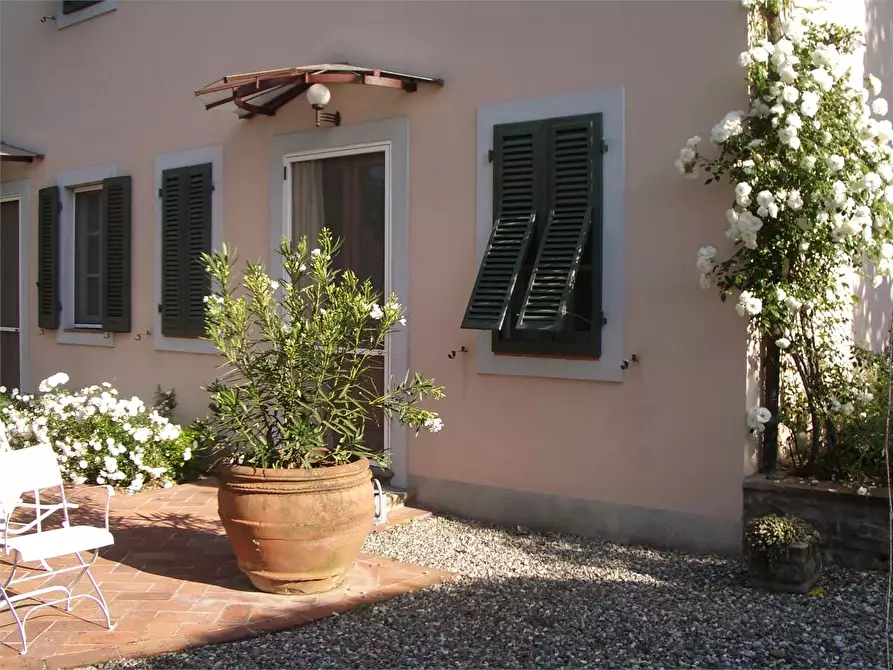 Immagine 15 di Villa in vendita  a Capannori