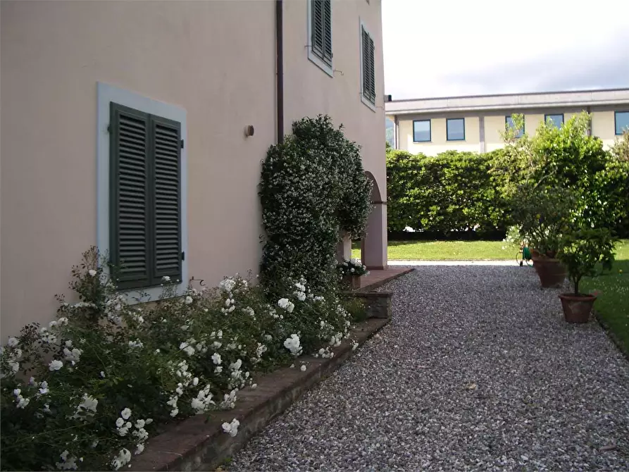 Immagine 5 di Villa in vendita  a Capannori