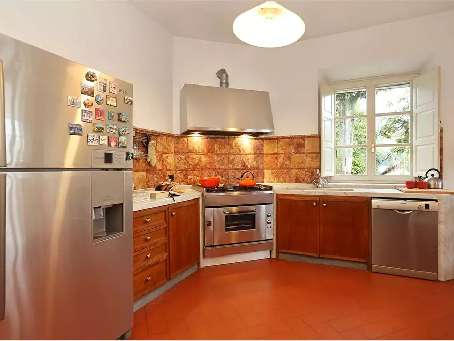 Immagine 17 di Villa in vendita  a Capannori