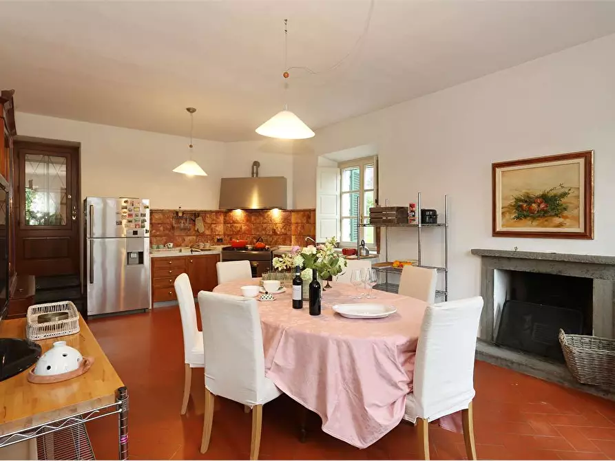 Immagine 18 di Villa in vendita  a Capannori