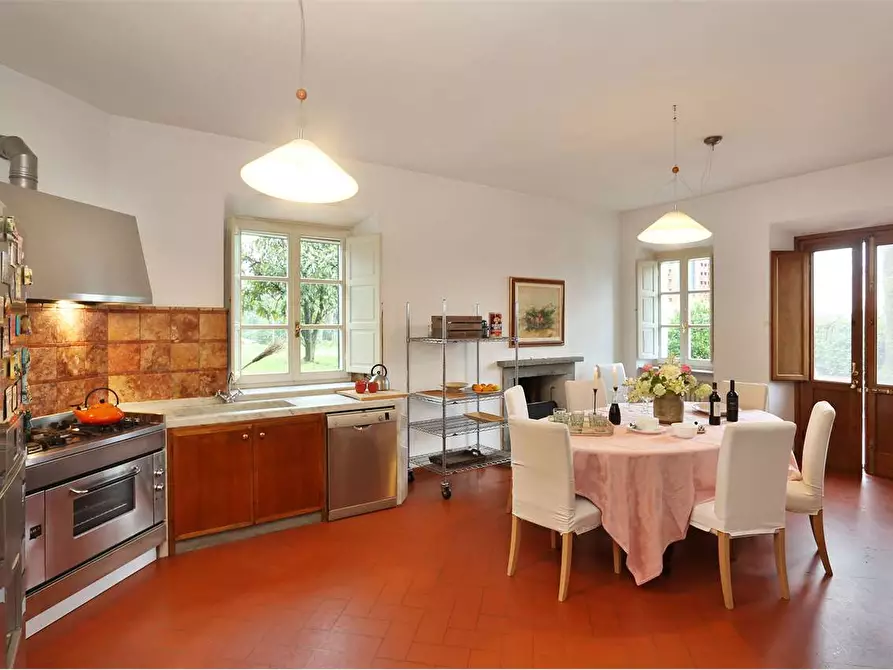 Immagine 19 di Villa in vendita  a Capannori