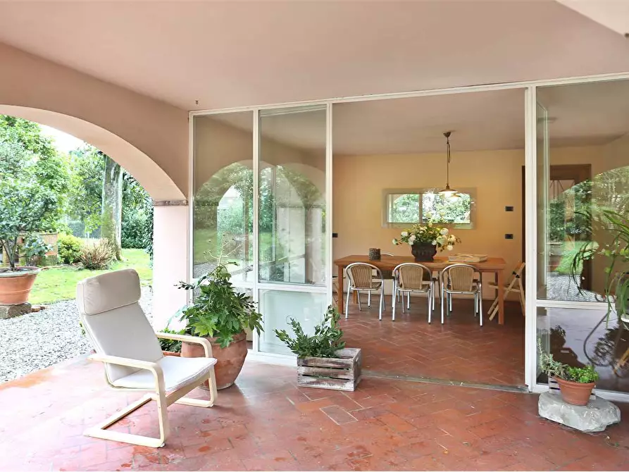 Immagine 20 di Villa in vendita  a Capannori