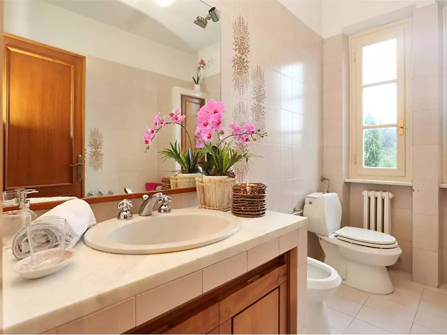 Immagine 32 di Villa in vendita  a Capannori