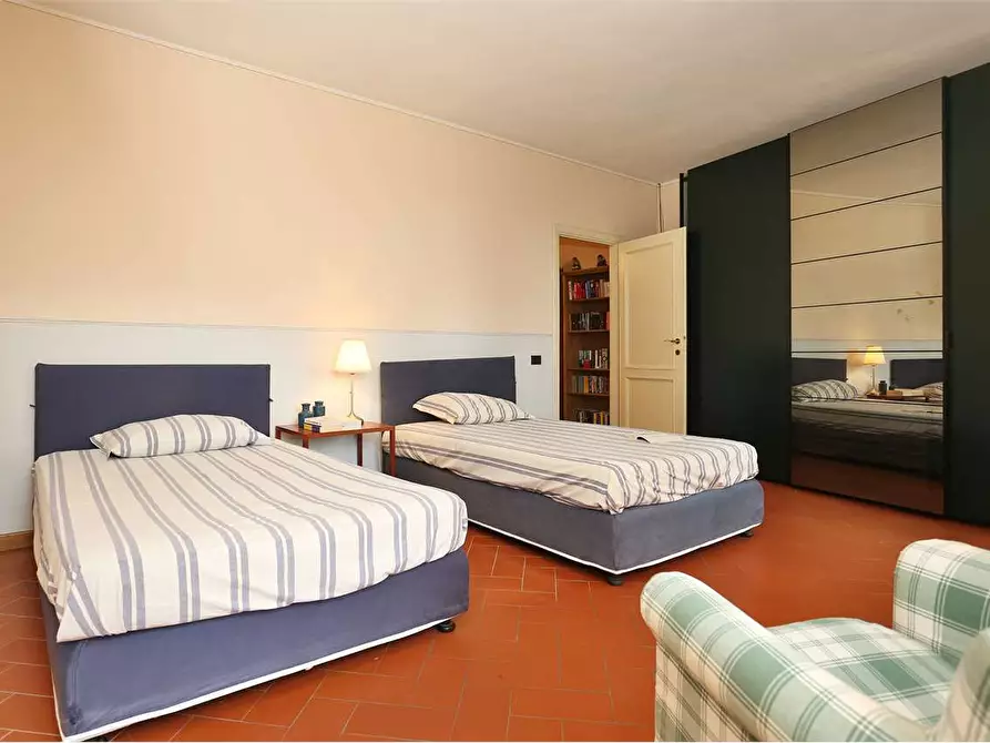 Immagine 37 di Villa in vendita  a Capannori