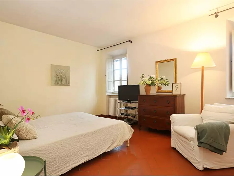 Immagine 38 di Villa in vendita  a Capannori