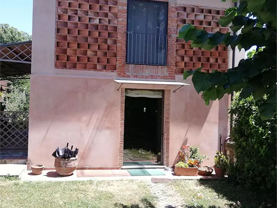 Immagine 42 di Villa in vendita  a Capannori