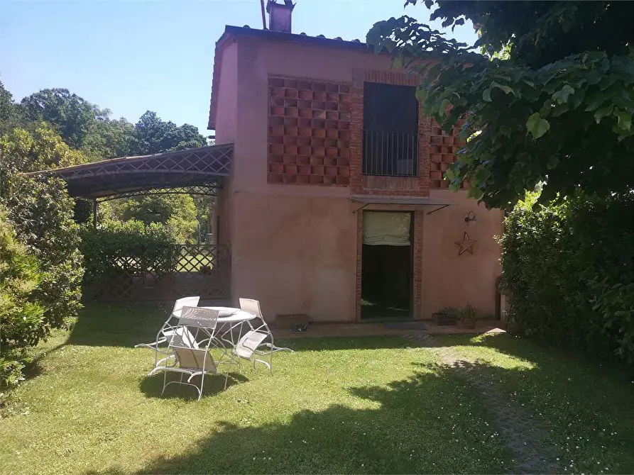 Immagine 49 di Villa in vendita  a Capannori