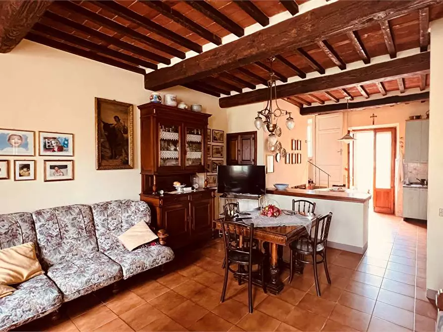 Immagine 3 di Porzione di casa in vendita  in vorno a Capannori