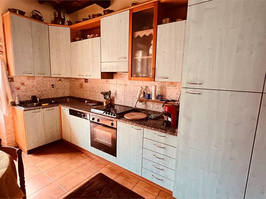 Immagine 5 di Porzione di casa in vendita  in vorno a Capannori