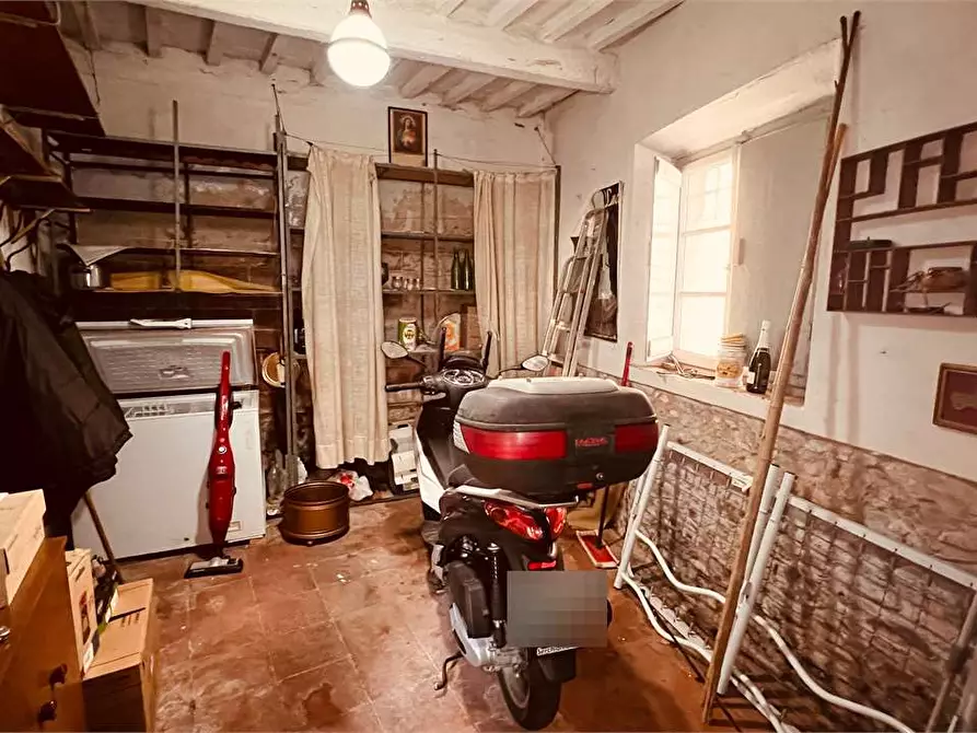 Immagine 25 di Porzione di casa in vendita  in vorno a Capannori