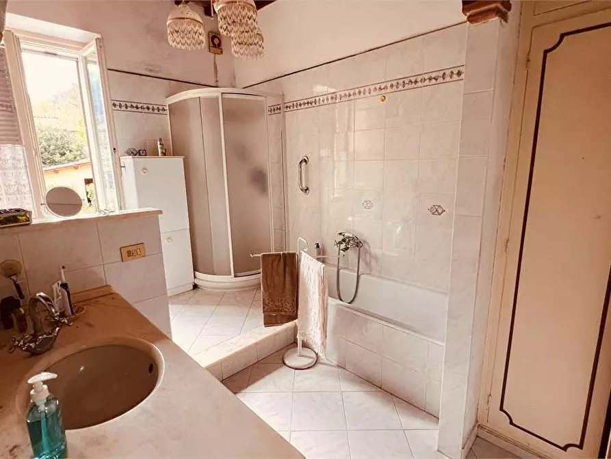 Immagine 13 di Porzione di casa in vendita  in vorno a Capannori