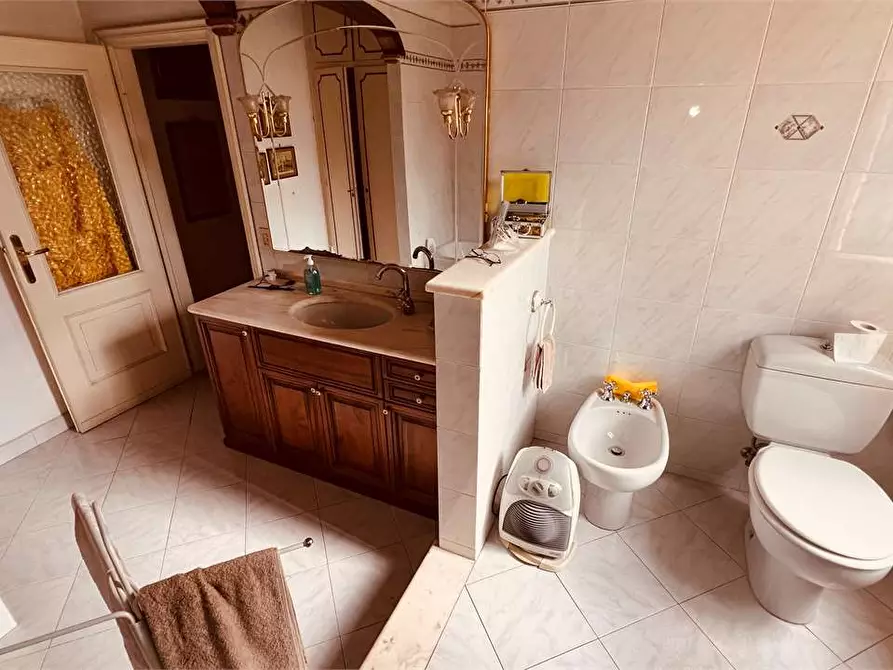 Immagine 14 di Porzione di casa in vendita  in vorno a Capannori