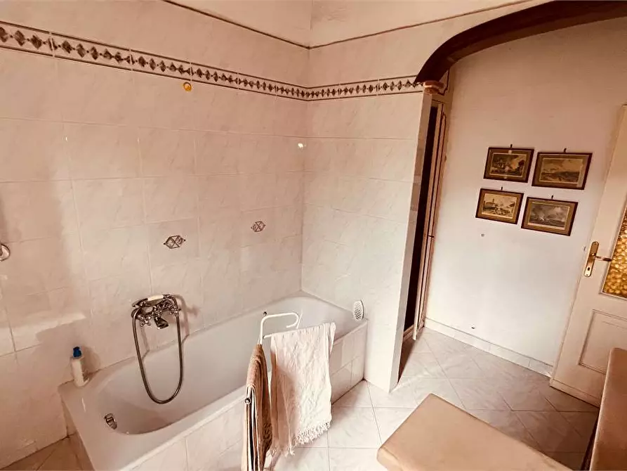 Immagine 15 di Porzione di casa in vendita  in vorno a Capannori