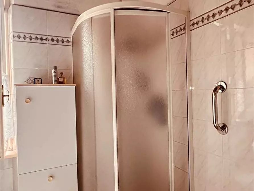 Immagine 16 di Porzione di casa in vendita  in vorno a Capannori