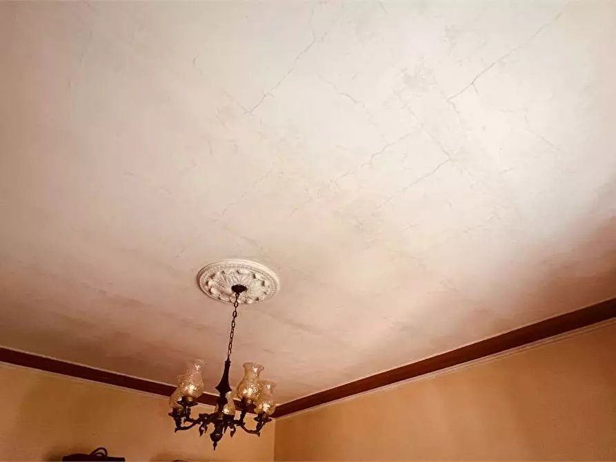 Immagine 10 di Porzione di casa in vendita  in vorno a Capannori