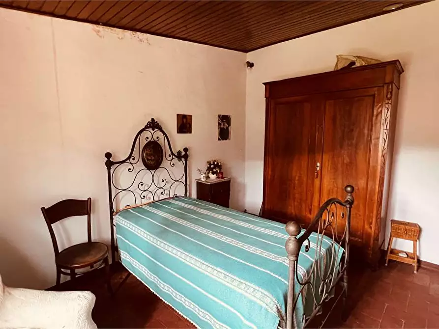 Immagine 21 di Porzione di casa in vendita  in vorno a Capannori