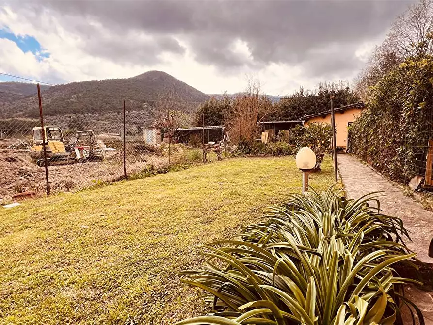 Immagine 18 di Porzione di casa in vendita  in vorno a Capannori