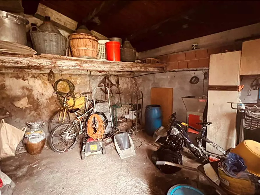 Immagine 32 di Porzione di casa in vendita  in vorno a Capannori